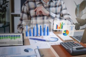 working finance accounting analyze
